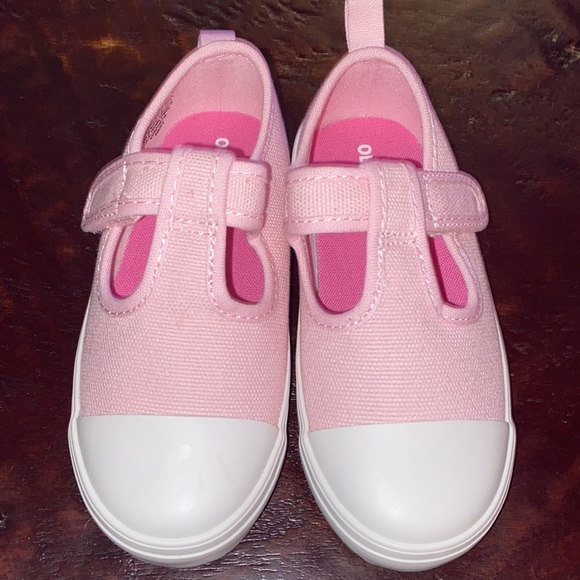 Toddler size 7 shoes 💗💗👟 - Picture 3 of 8